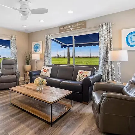 Beachside Oasis In Newport Beach Steps To Balboa Park, Pier, And The Fun Zone!